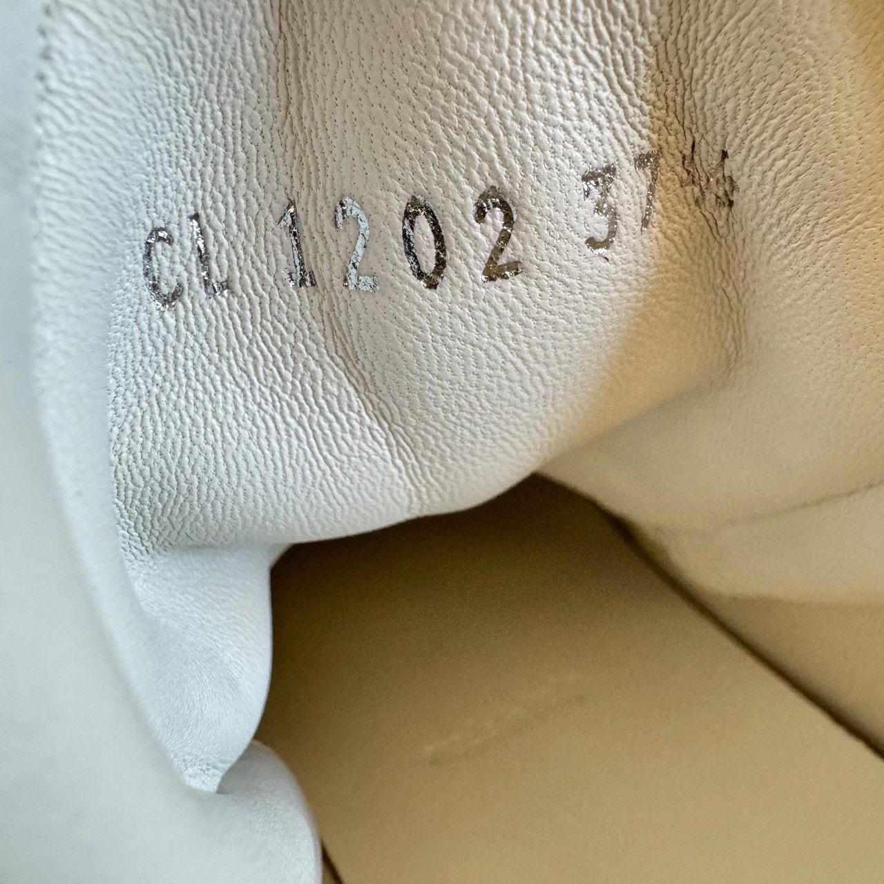 Louis Vuitton Louis Vuitton Leather White Lowtop Sneakers us_6-5 Women Size US 6.5 / IT 36.5 - 5 Thumbnail