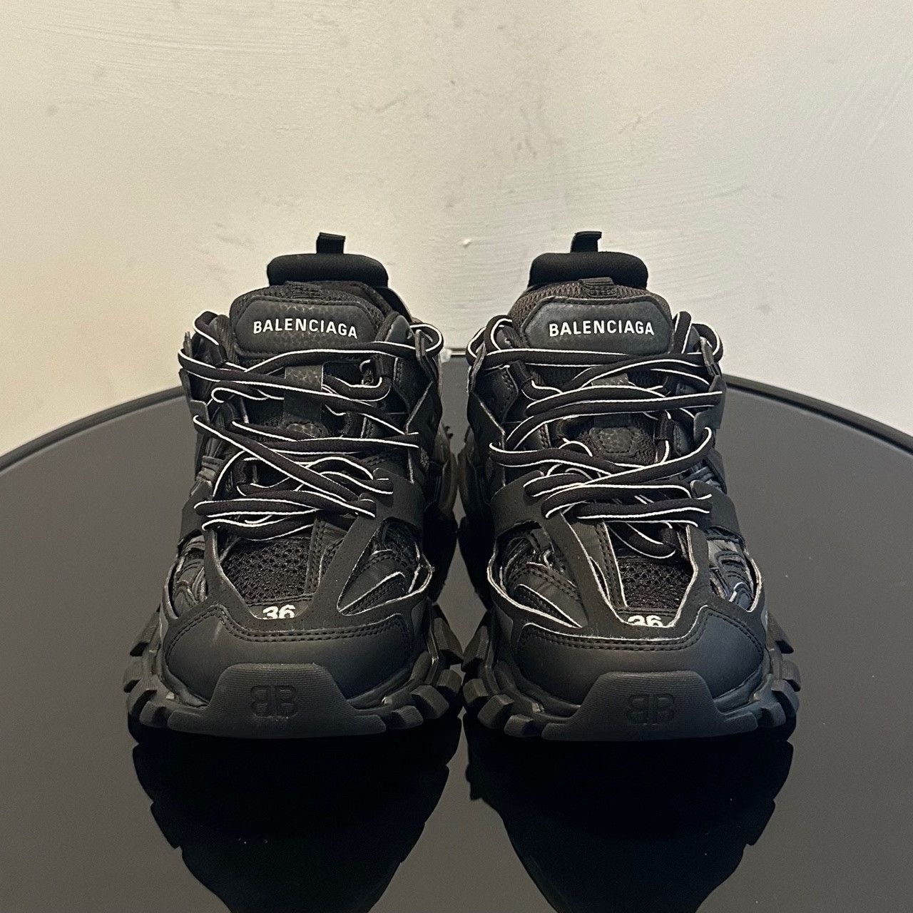 Balenciaga Balenciaga Black Lowtop Sneakers us_6 Women Size US 6 / IT 36 - 2 Thumbnail