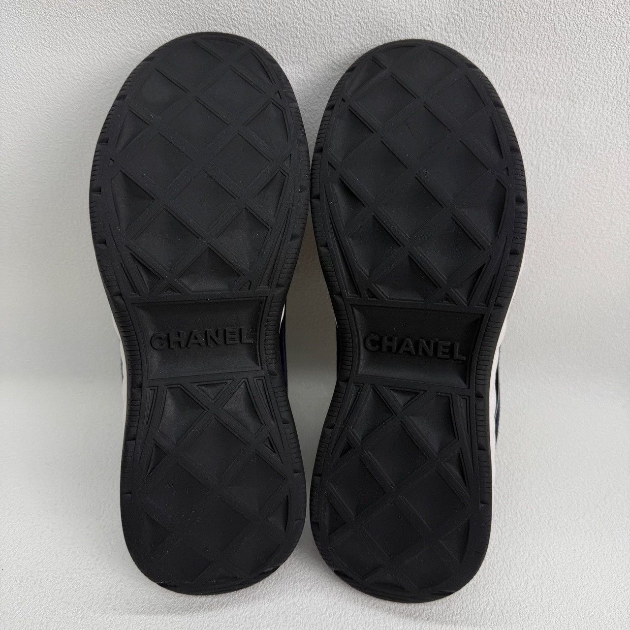 Chanel Chanel Casual Red Lowtop Sneakers us_7-5 Women Size US 7.5 / IT 37.5 - 6 Thumbnail
