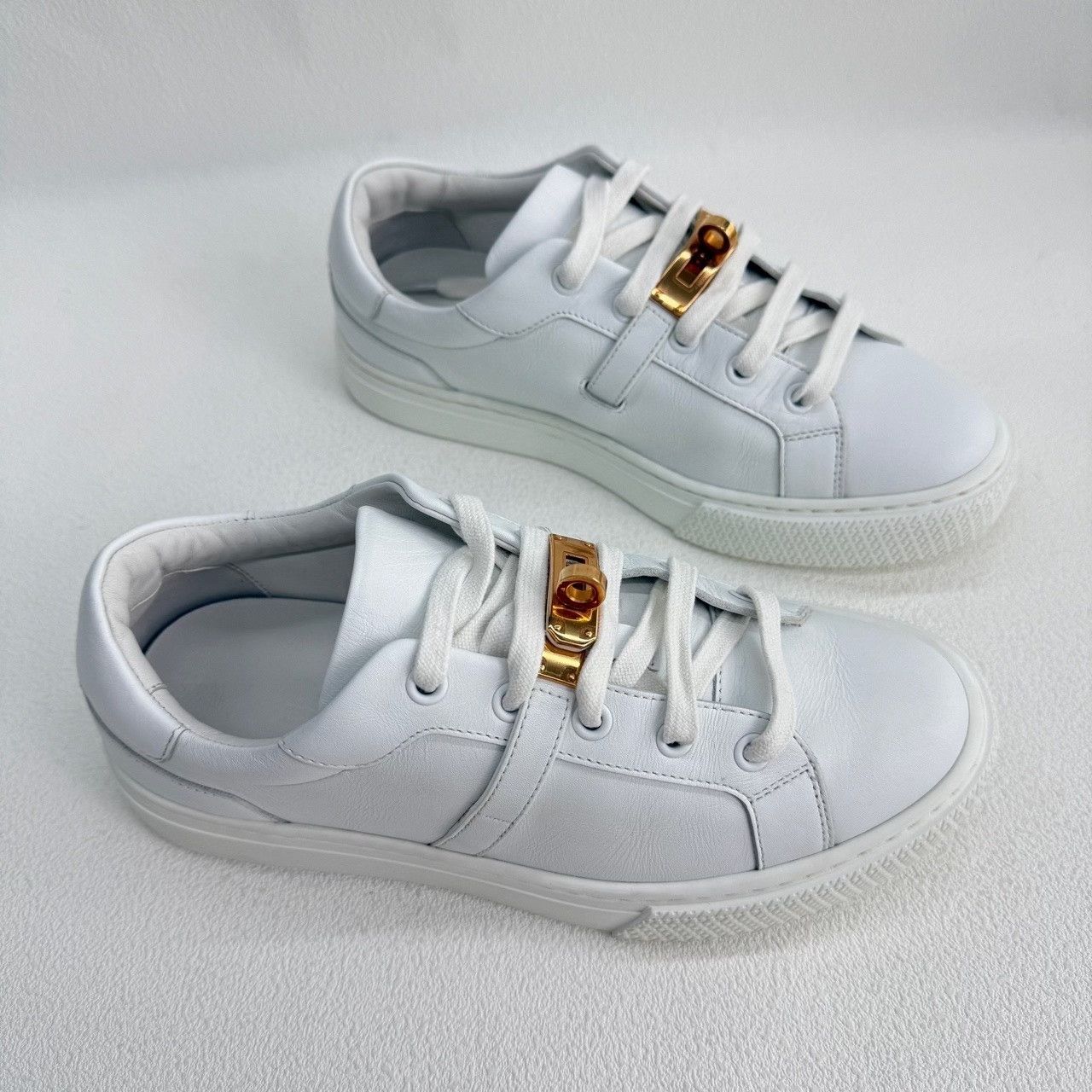Hermes Hermes Casual Gold Lowtop Sneakers us_6 Women Size US 6 / IT 36 - 3 Thumbnail