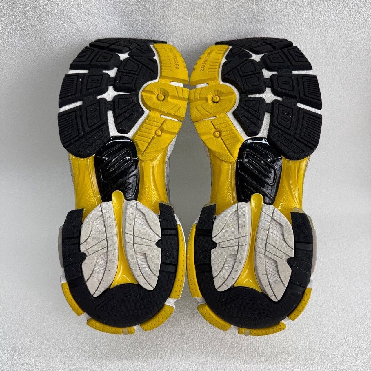 Balenciaga Balenciaga Running Yellow Lowtop Sneakers us_6 Women Size US 6 / IT 36 - 7 Thumbnail