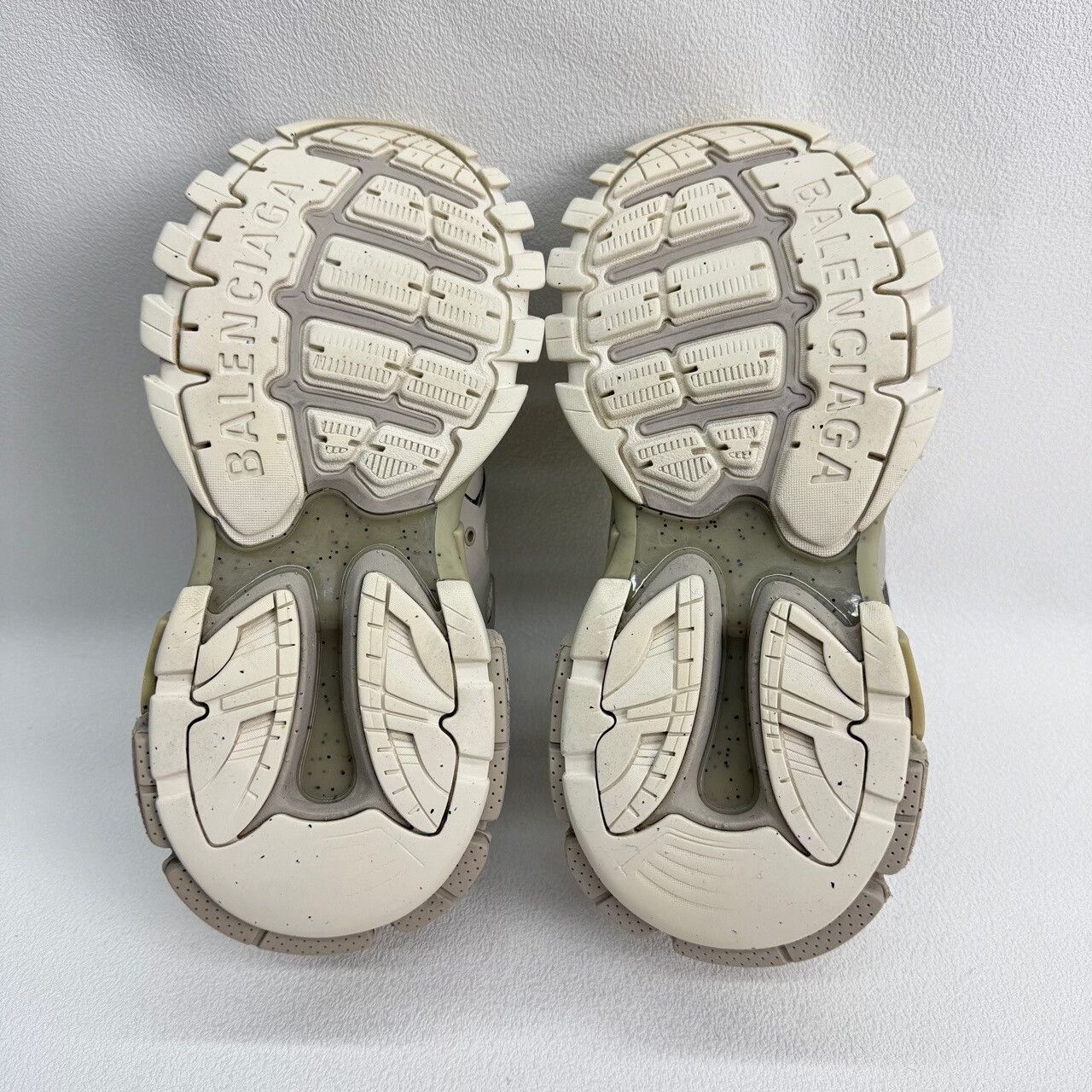 Balenciaga Balenciaga Beige Lowtop Sneakers us_7-5 Women Size US 7.5 / IT 37.5 - 7 Thumbnail