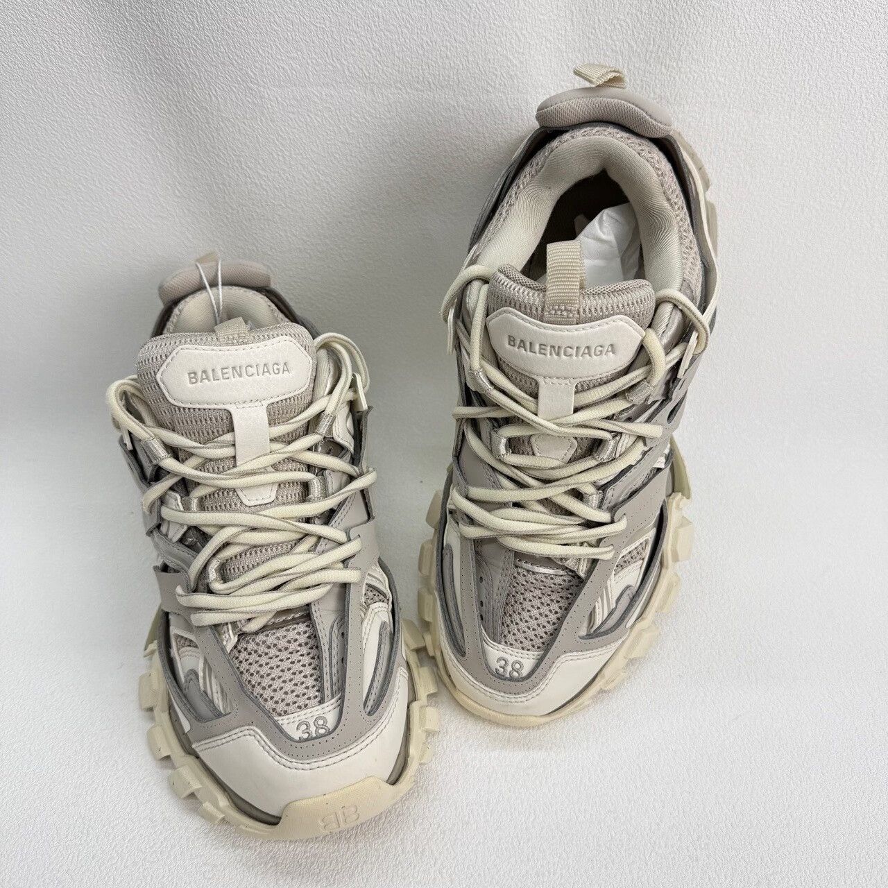 Balenciaga Balenciaga Beige Lowtop Sneakers us_7-5 Women Size US 7.5 / IT 37.5 - 8 Thumbnail