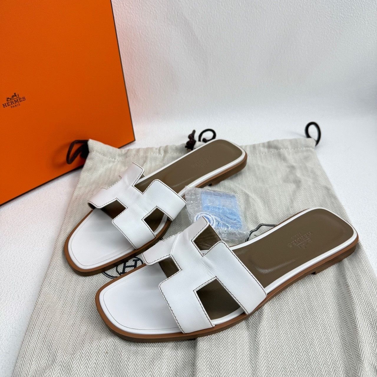 Hermes Hermes White Sandals us_7-5 Women Size US 7.5 / IT 37.5 - 2 Thumbnail