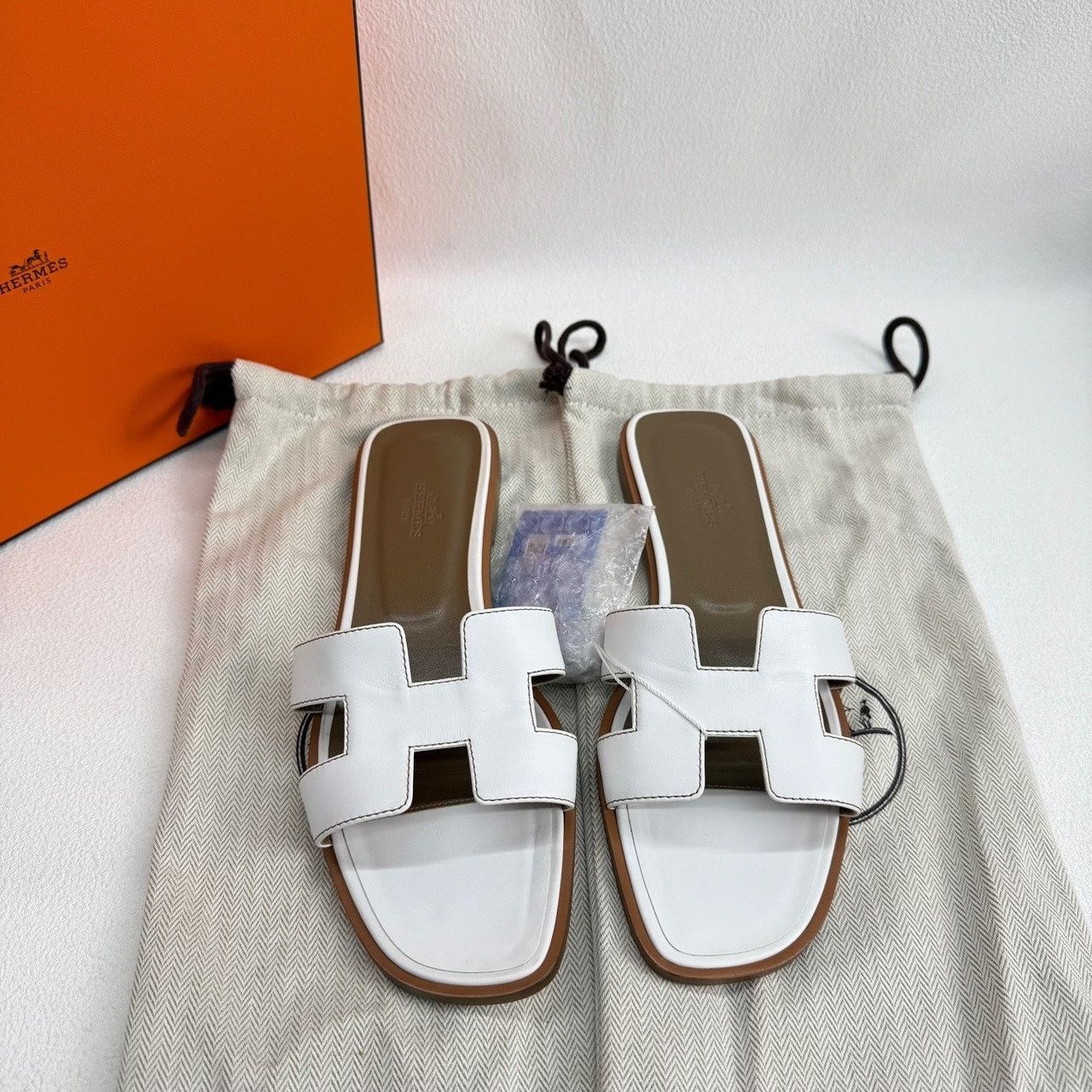 Hermes Hermes White Sandals us_7-5 Women Size US 7.5 / IT 37.5 - 3 Thumbnail