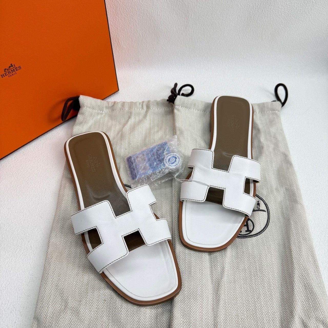 Hermes Hermes White Sandals us_7-5 Women Size US 7.5 / IT 37.5 - 7 Thumbnail