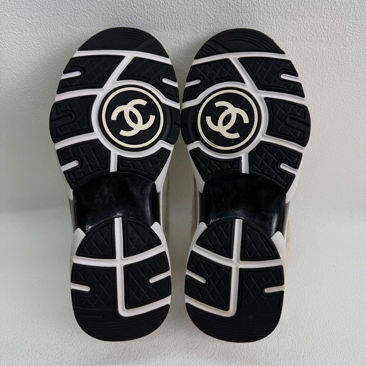 Chanel Chanel Multi Lowtop Sneakers us_6 Women Size US 6 / IT 36 - 7 Thumbnail
