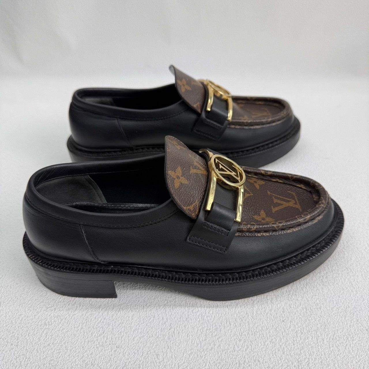 Louis Vuitton Louis Vuitton Leather Black Lowtop Sneakers us_6 Women Size US 6 / IT 36 - 3 Thumbnail