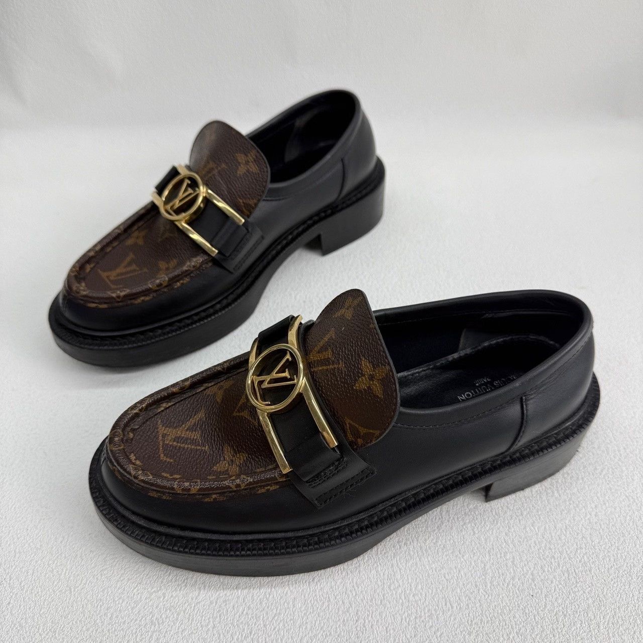 Louis Vuitton Louis Vuitton Leather Black Lowtop Sneakers us_6 Women Size US 6 / IT 36 - 7 Thumbnail