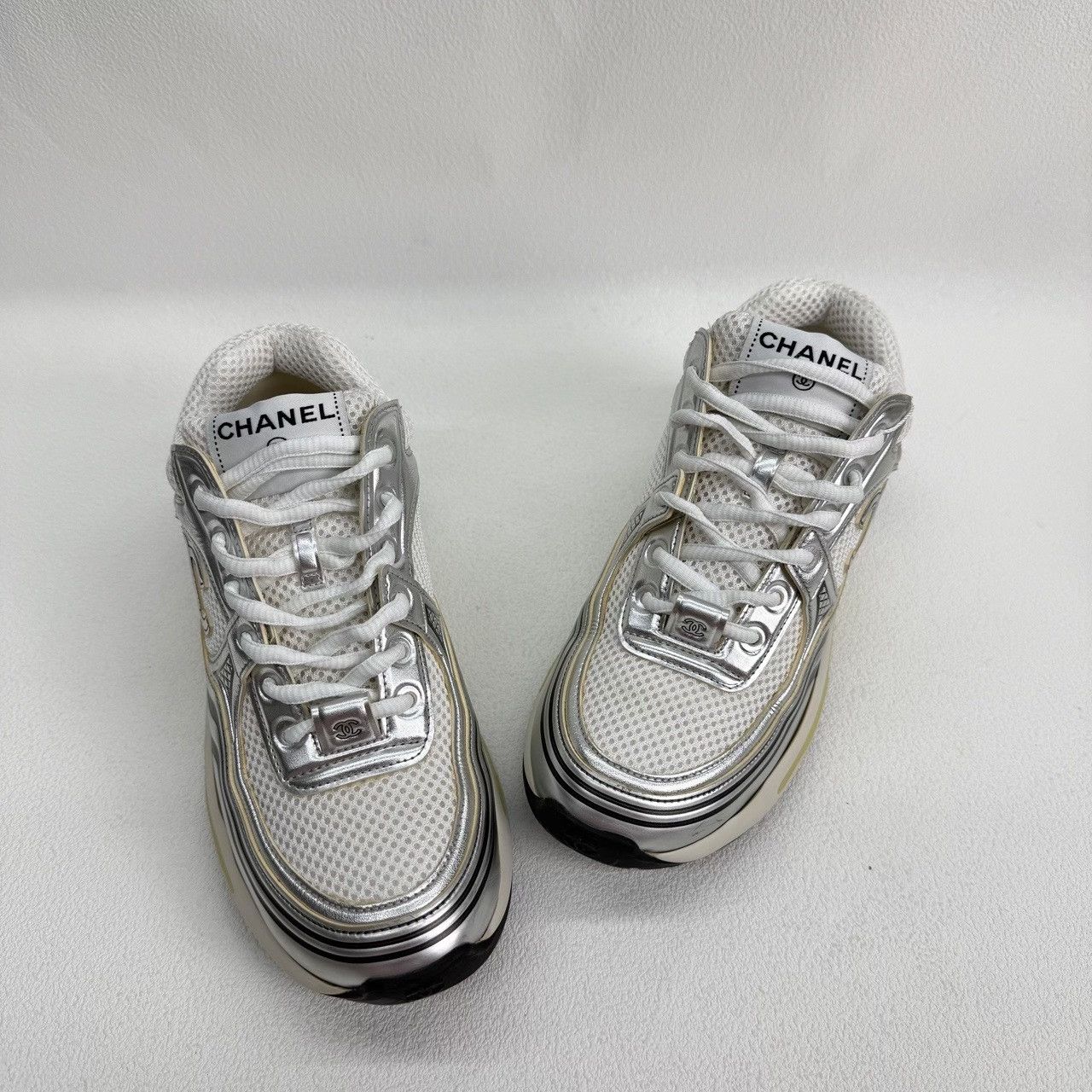Chanel Chanel Leather Silver Lowtop Sneakers us_5 Women Size US 5 / IT 35 - 9 Thumbnail