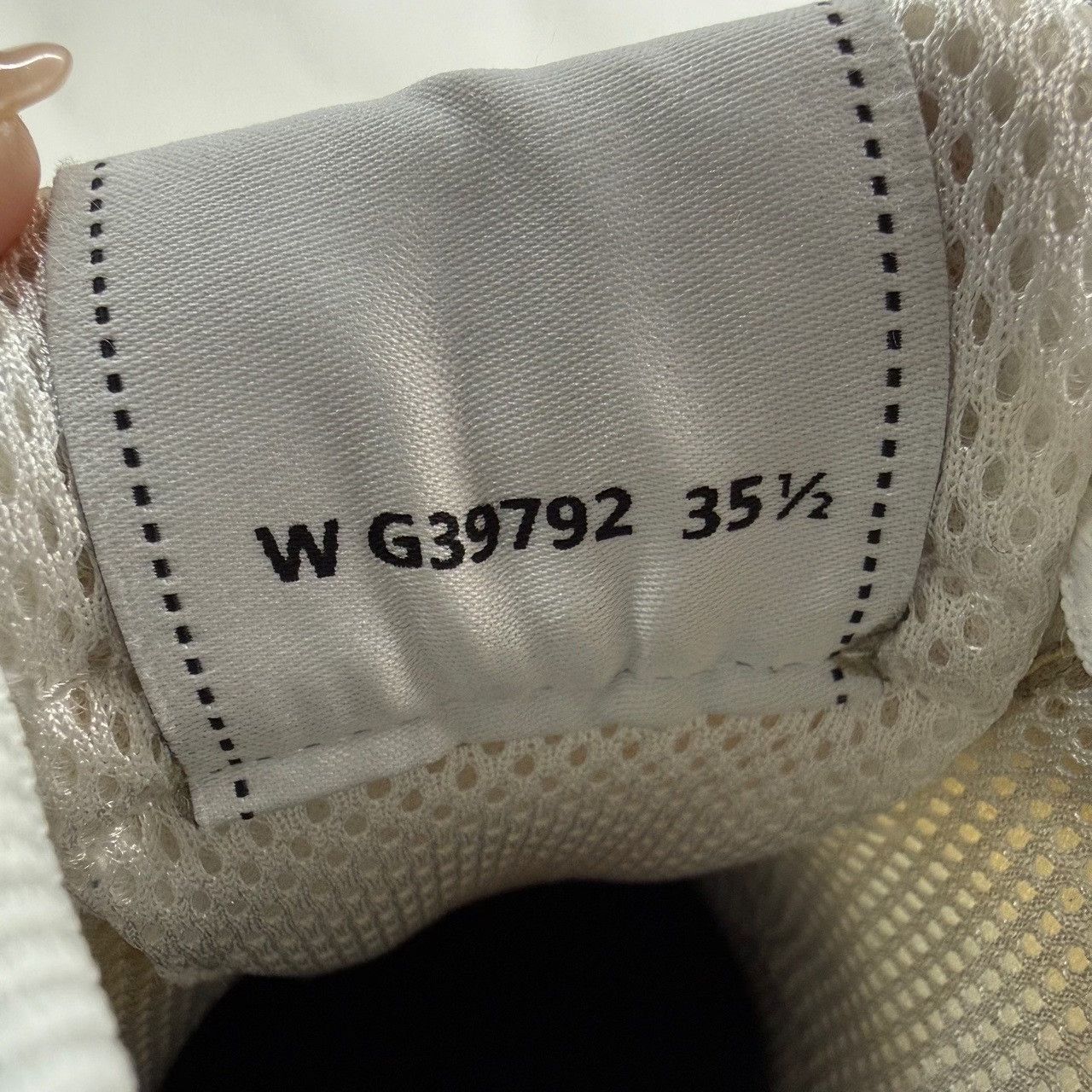 Chanel Chanel Leather Silver Lowtop Sneakers us_5 Women Size US 5 / IT 35 - 5 Thumbnail