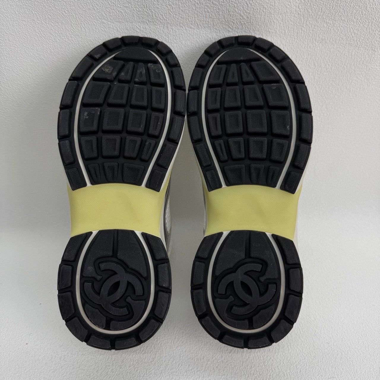 Chanel Chanel Leather Silver Lowtop Sneakers us_5 Women Size US 5 / IT 35 - 7 Thumbnail
