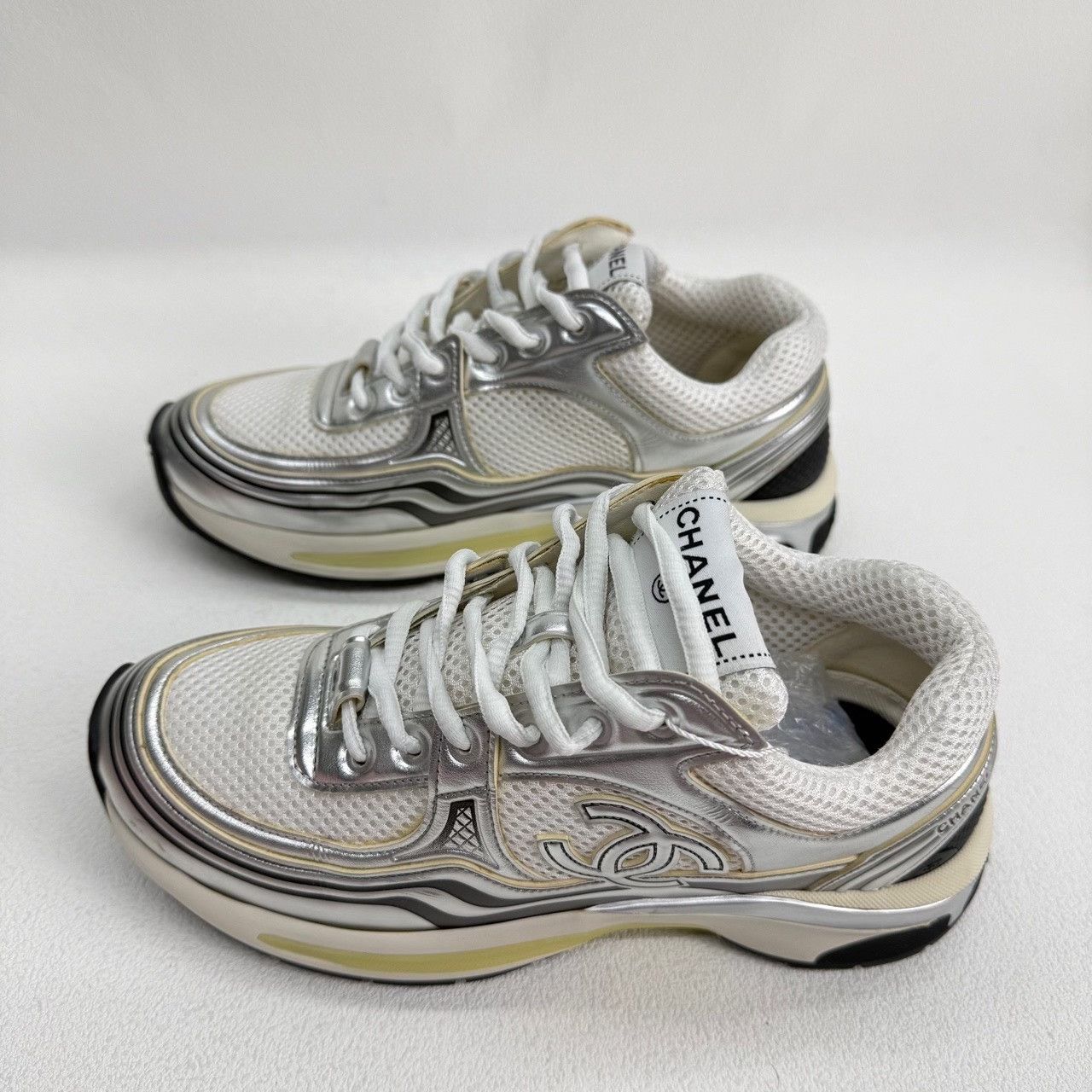 Chanel Chanel Leather Silver Lowtop Sneakers us_5 Women Size US 5 / IT 35 - 6 Thumbnail