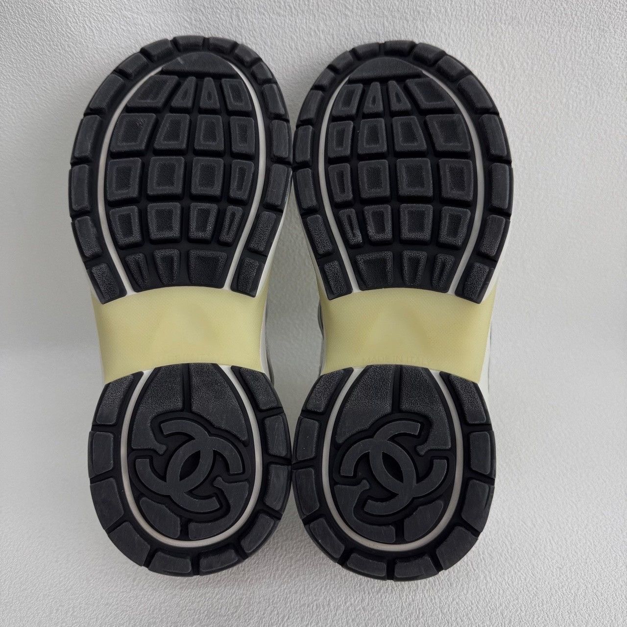 Chanel Chanel Leather Silver Lowtop Sneakers us_5 Women Size US 5 / IT 35 - 7 Thumbnail