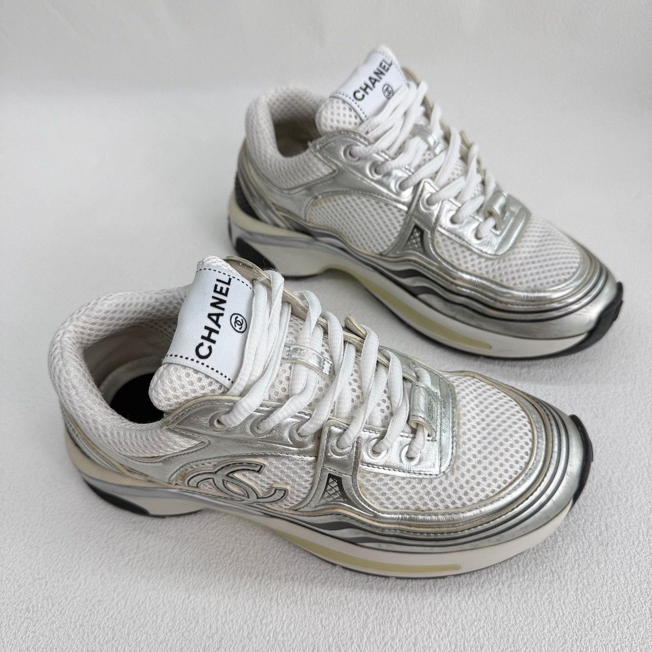 Chanel Chanel Leather Silver Lowtop Sneakers us_5 Women Size US 5 / IT 35 - 3 Thumbnail