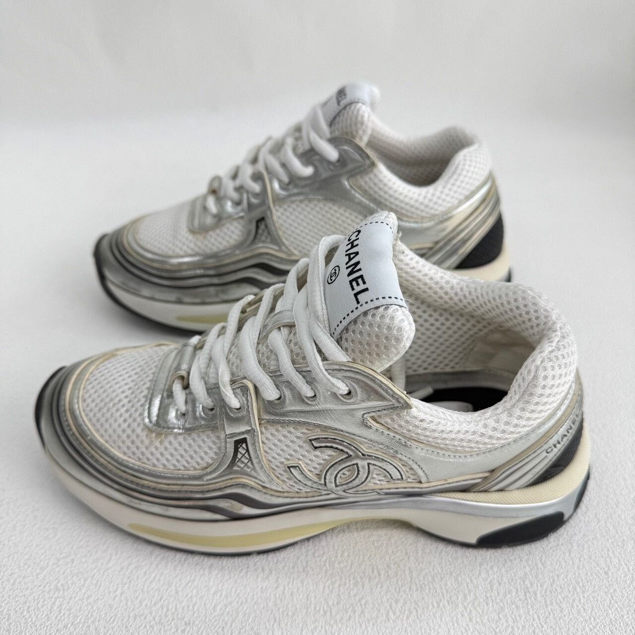 Chanel Chanel Leather Silver Lowtop Sneakers us_5 Women Size US 5 / IT 35 - 6 Thumbnail