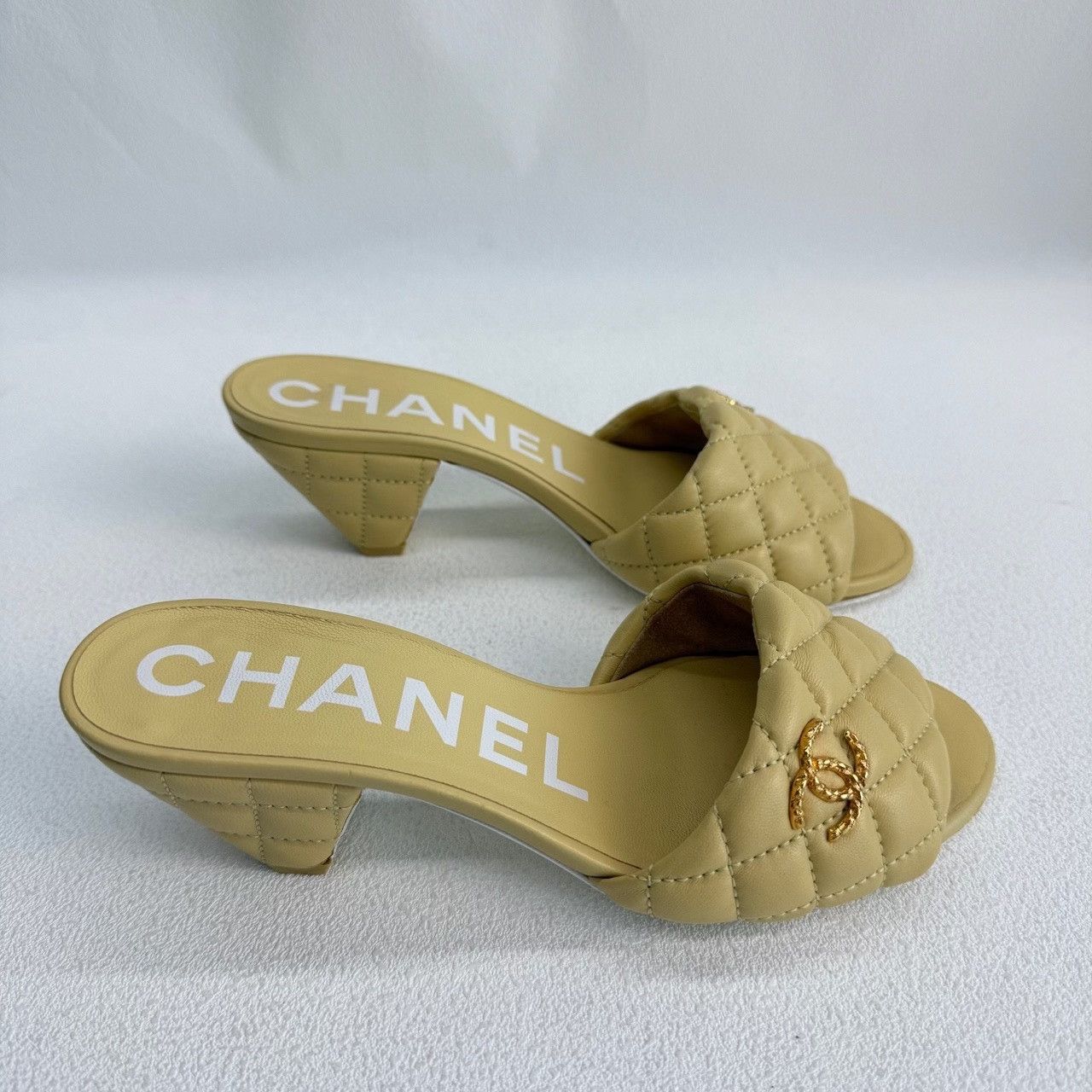 Chanel Chanel Plaid Yellow Sandals us_6 Women Size US 6 / IT 36 - 5 Thumbnail