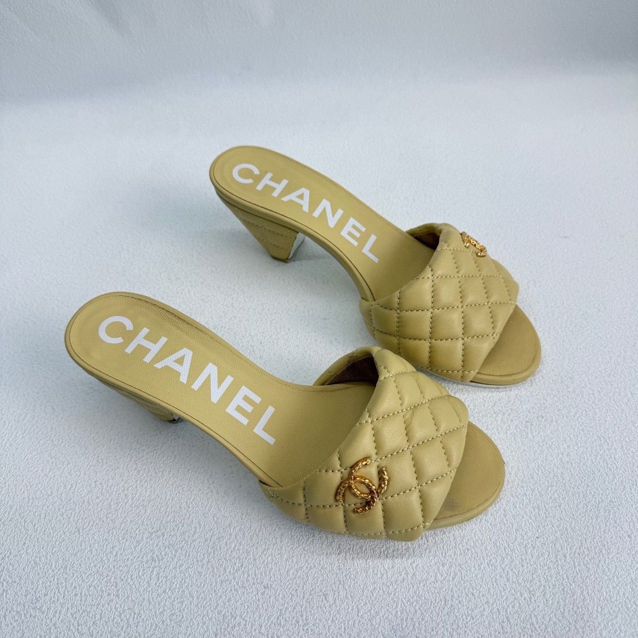Chanel Chanel Plaid Yellow Sandals us_6 Women Size US 6 / IT 36 - 3 Thumbnail