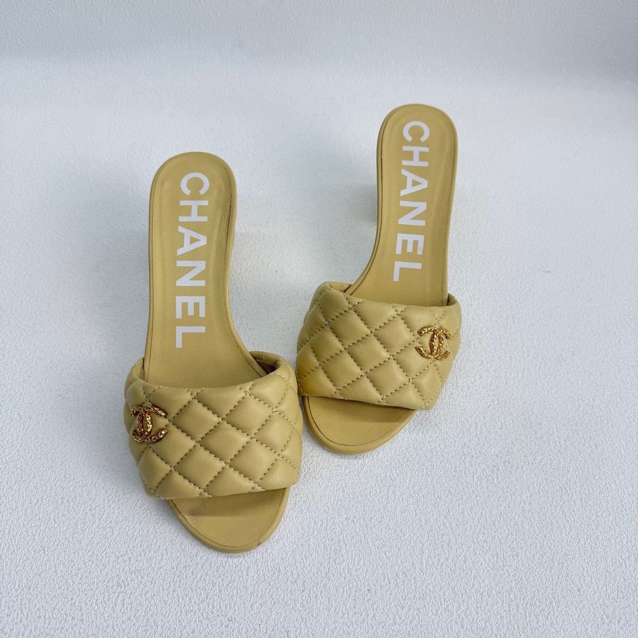 Chanel Chanel Plaid Yellow Sandals us_6 Women Size US 6 / IT 36 - 8 Thumbnail