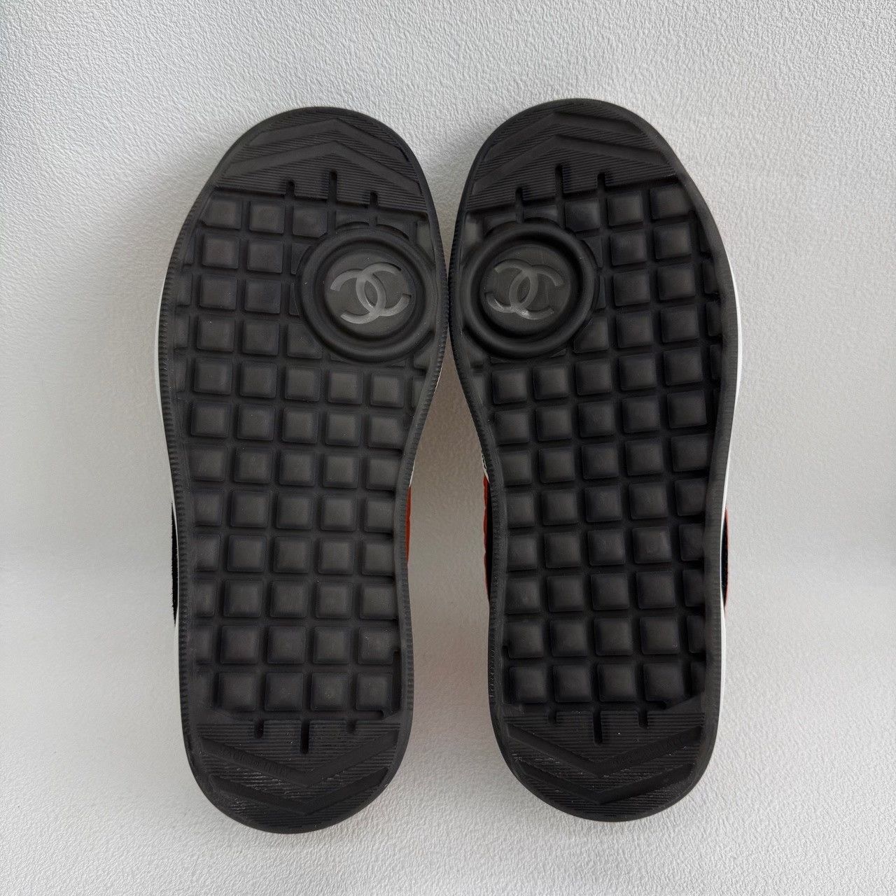 Chanel Chanel Patchwork White Lowtop Sneakers us_6 Women Size US 6 / IT 36 - 7 Thumbnail