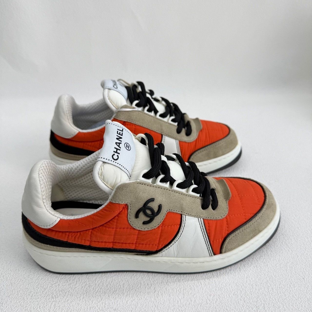 Chanel Chanel Patchwork White Lowtop Sneakers us_6 Women Size US 6 / IT 36 - 6 Thumbnail