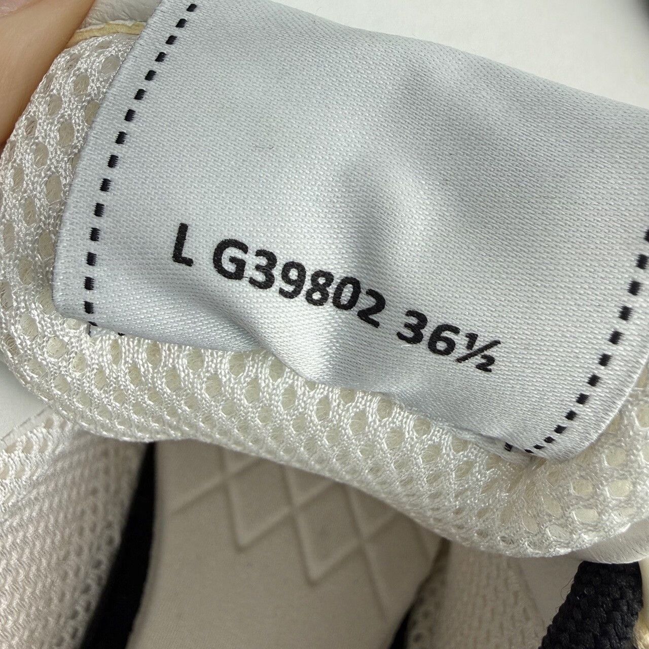 Chanel Chanel Patchwork White Lowtop Sneakers us_6 Women Size US 6 / IT 36 - 5 Thumbnail