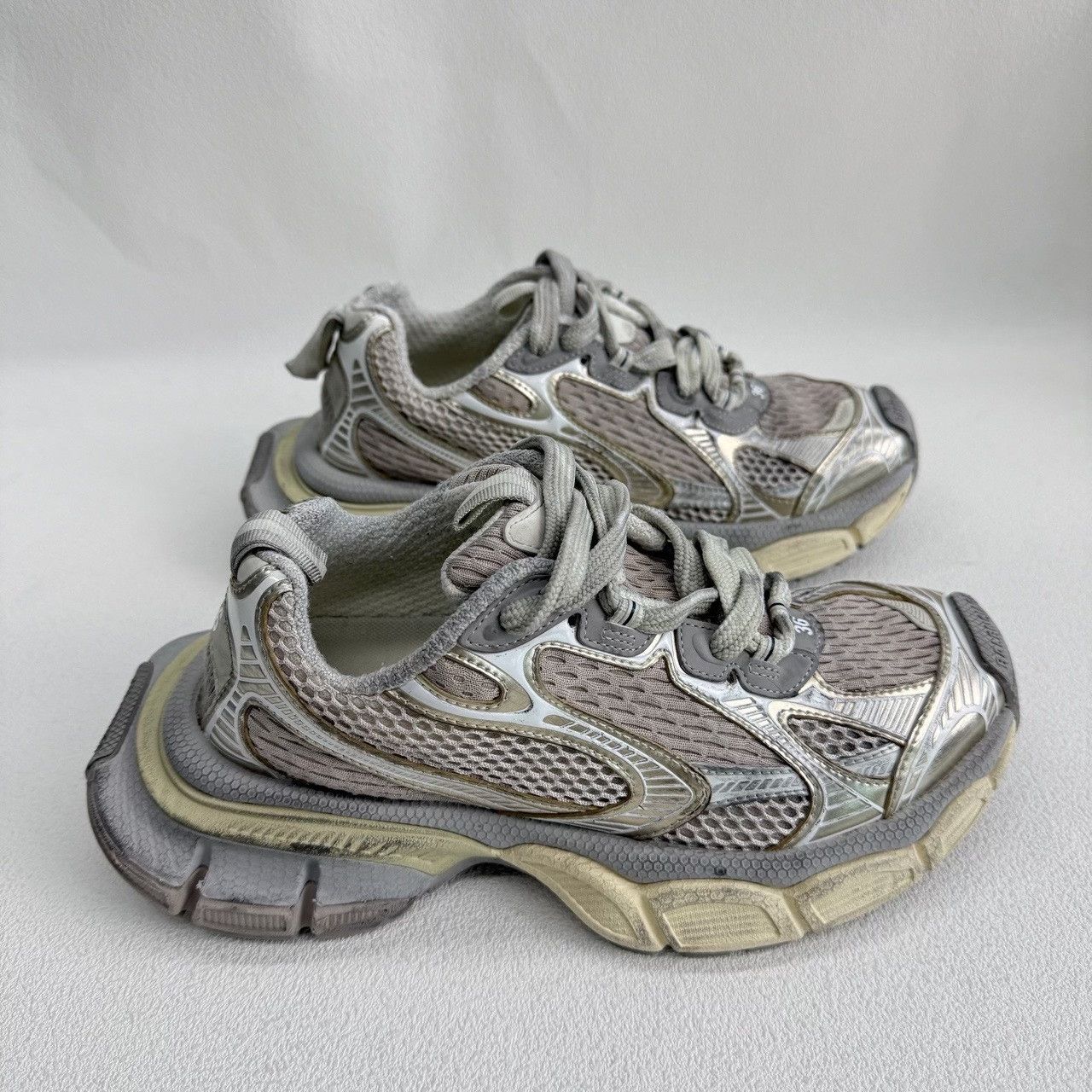 Balenciaga Balenciaga Mesh Silver Lowtop Sneakers us_6 Women Size US 6 / IT 36 - 6 Thumbnail