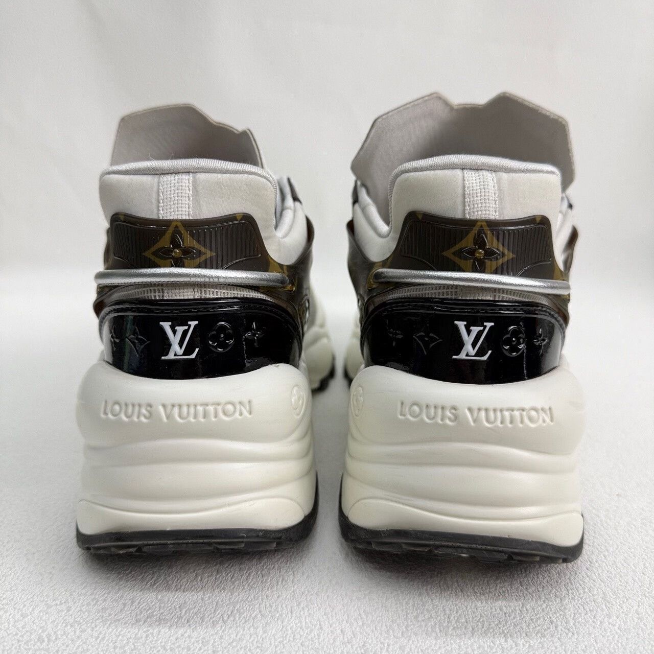 Louis Vuitton Louis Vuitton White Lowtop Sneakers us_5 Women Size US 5 / IT 35 - 4 Thumbnail