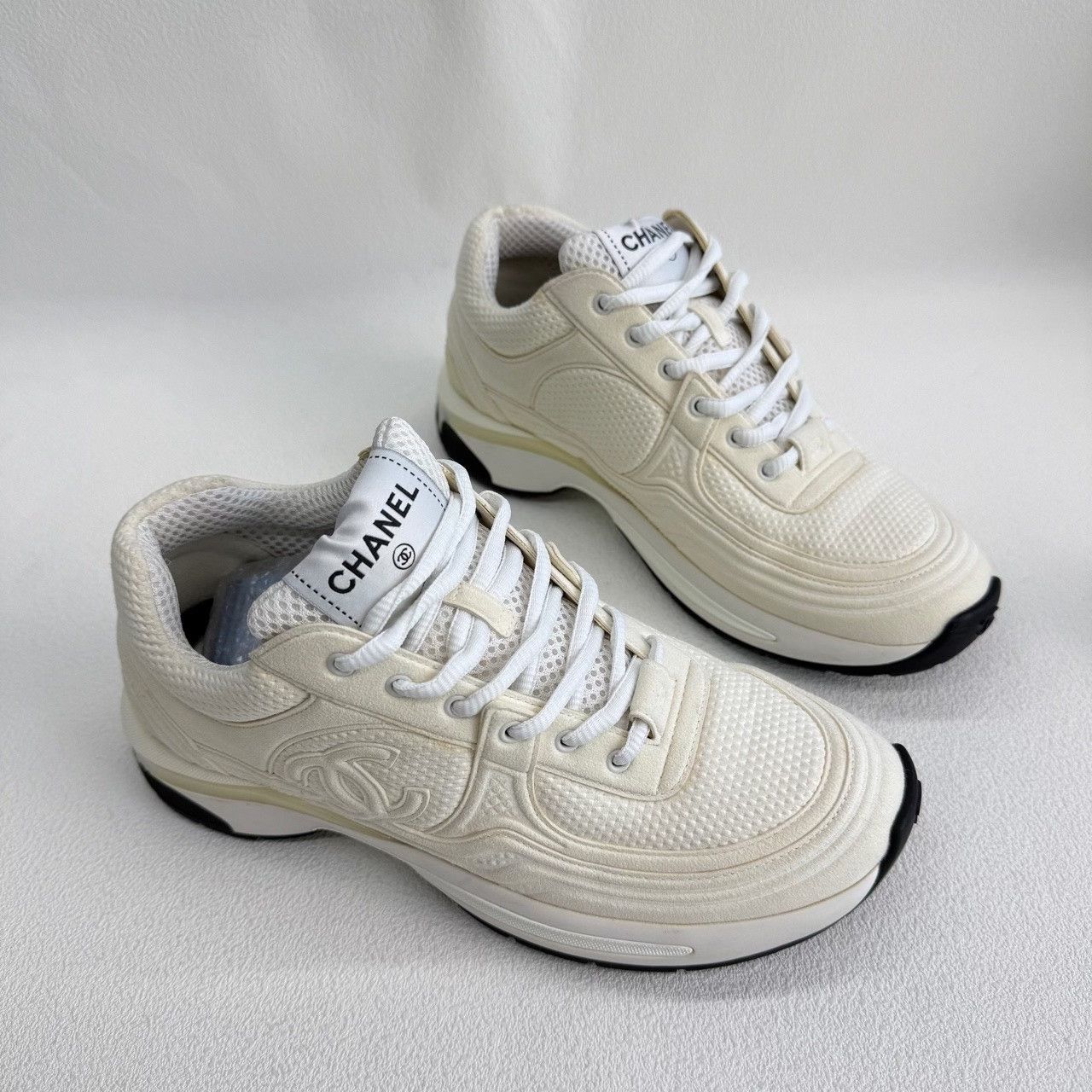 Chanel Chanel Retro White Lowtop Sneakers us_6-5 Women Size US 6.5 / IT 36.5 - 6 Thumbnail