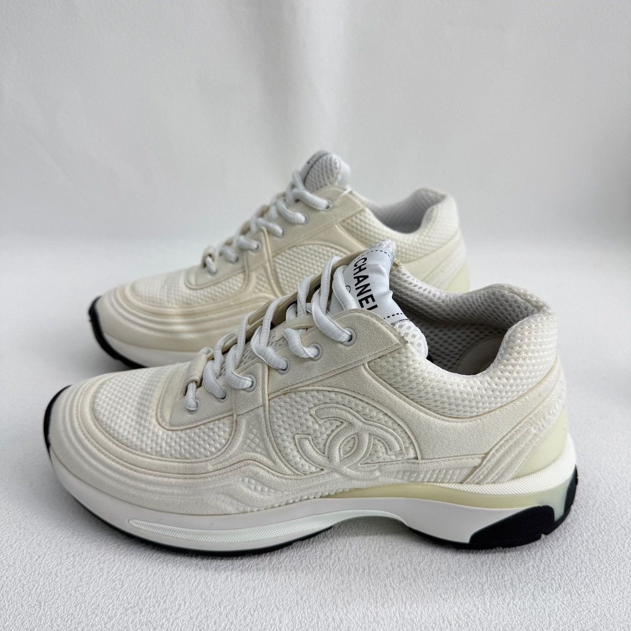 Chanel Chanel Retro White Lowtop Sneakers us_6-5 Women Size US 6.5 / IT 36.5 - 5 Thumbnail