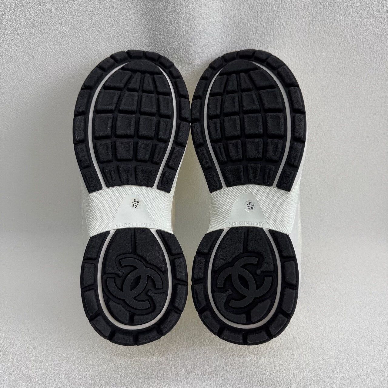 Chanel Chanel Retro White Lowtop Sneakers us_6-5 Women Size US 6.5 / IT 36.5 - 7 Thumbnail