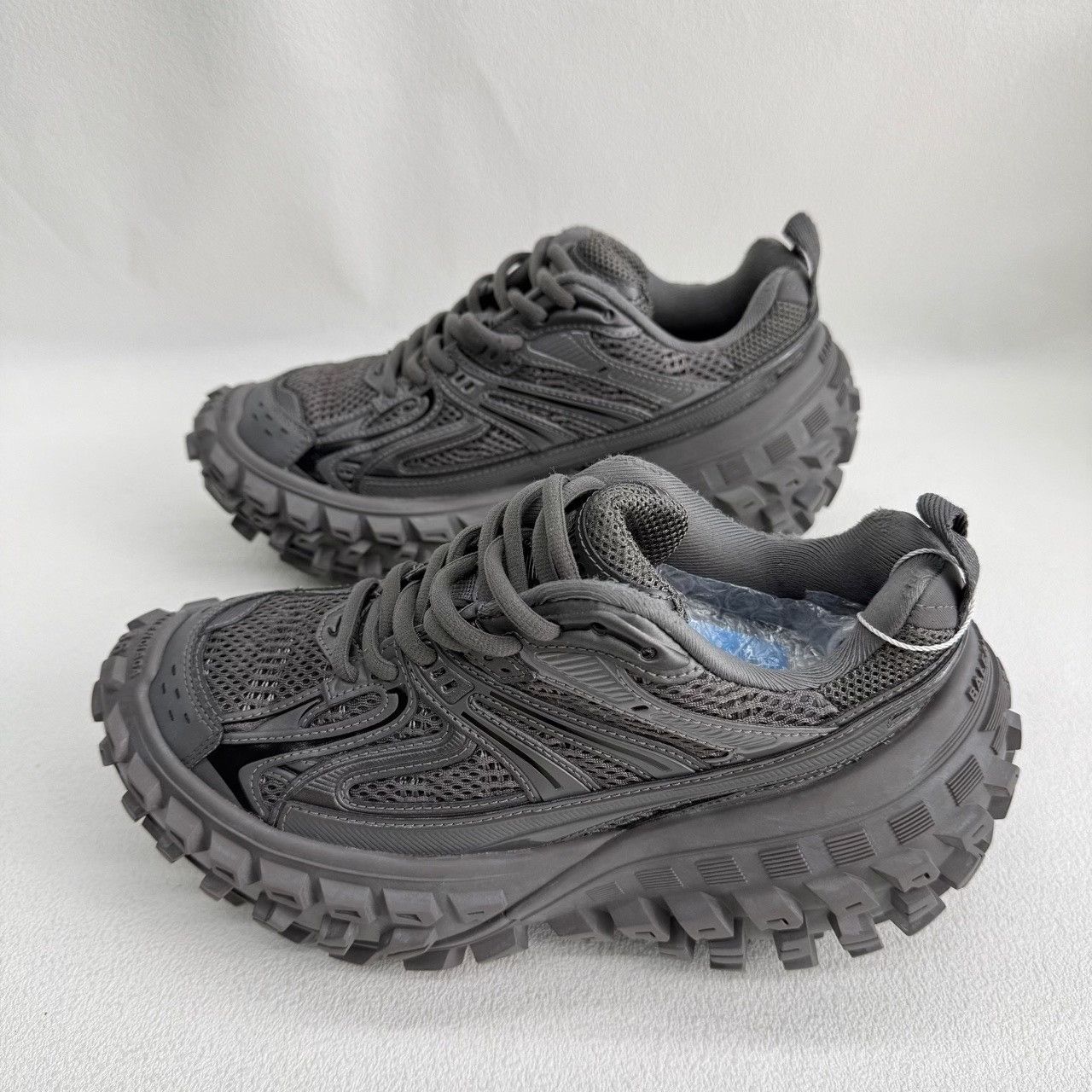 Balenciaga Balenciaga Mesh Blue Lowtop Sneakers us_6 Women Size US 6 / IT 36 - 6 Thumbnail