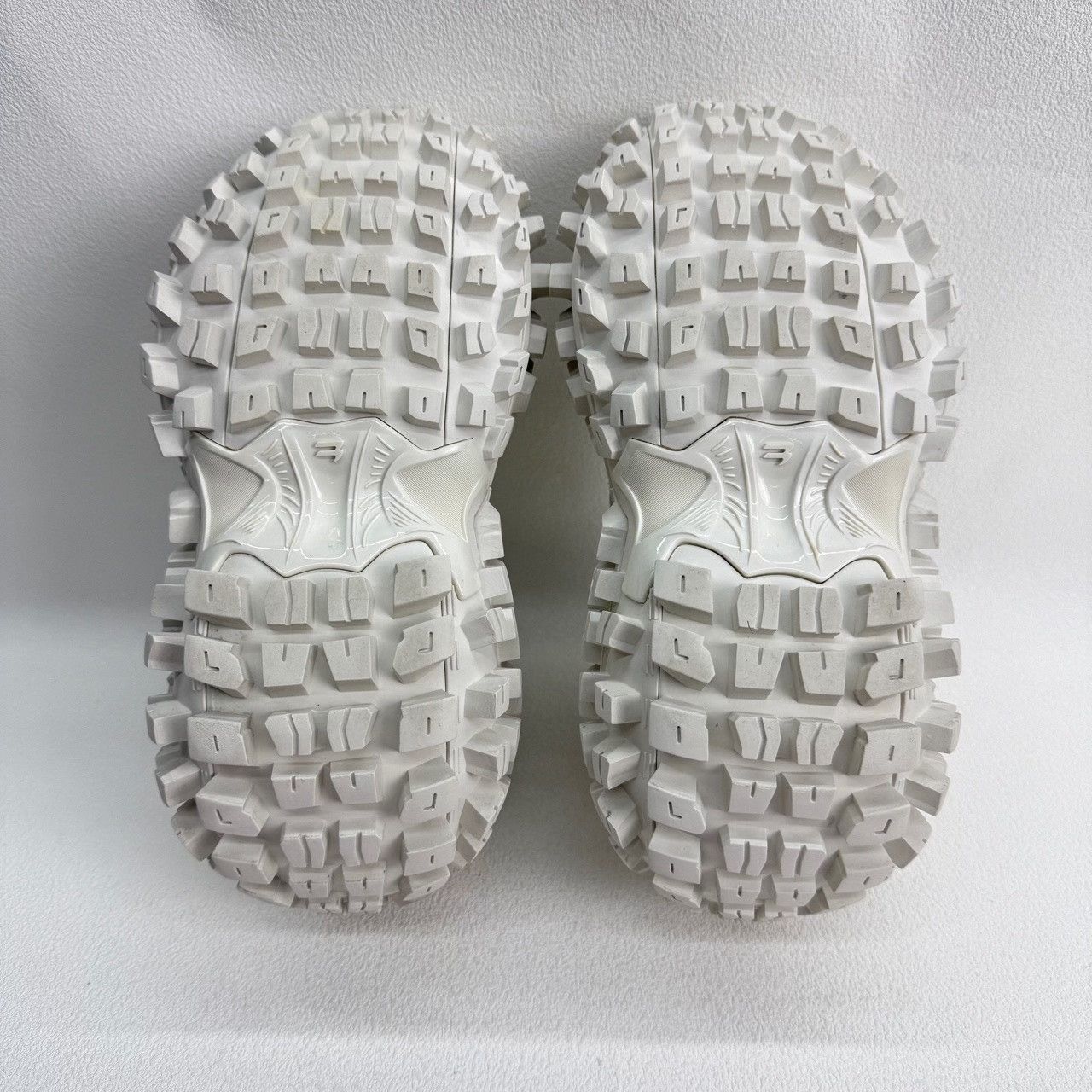 Balenciaga Balenciaga White Lowtop Sneakers us_6 Women Size US 6 / IT 36 - 7 Thumbnail