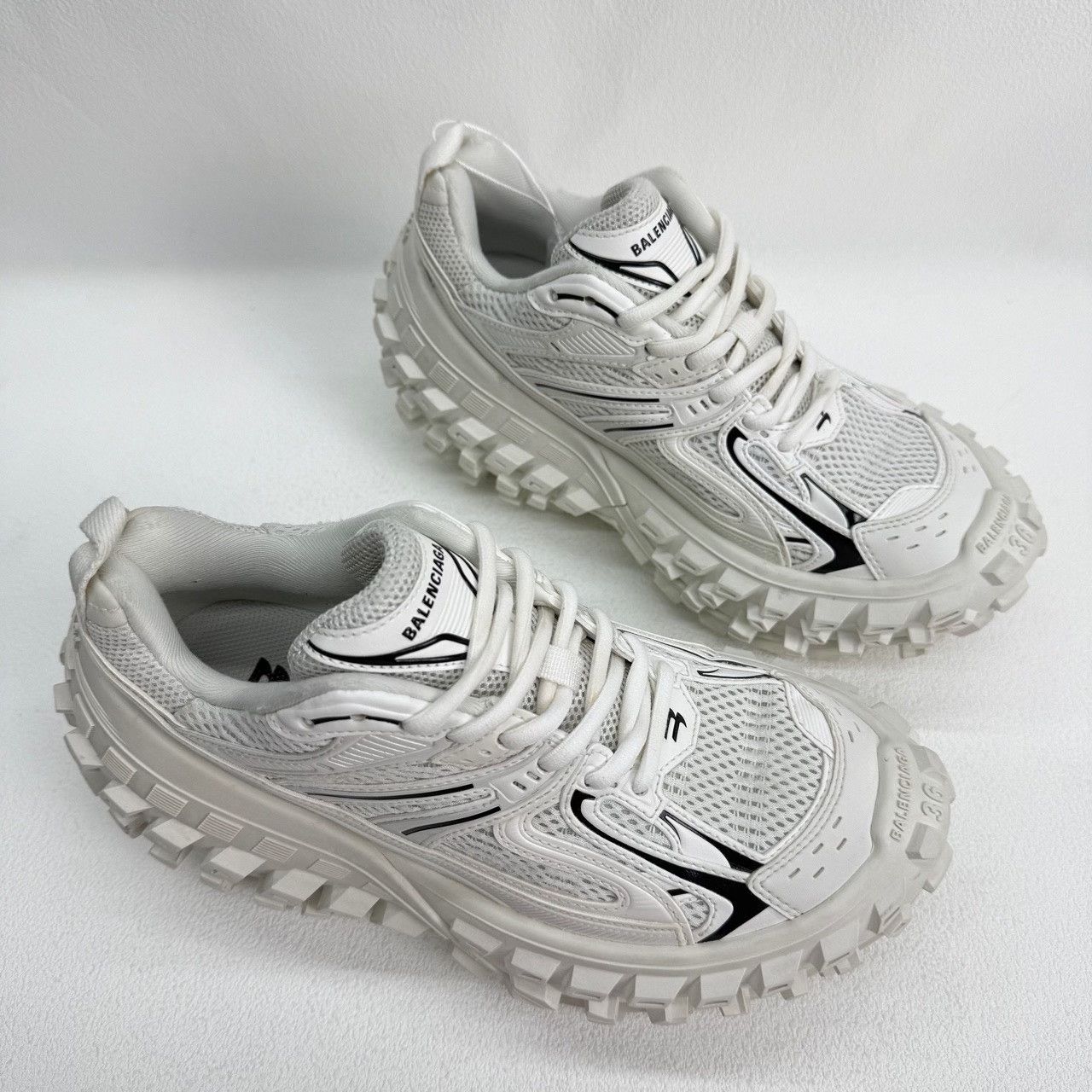 Balenciaga Balenciaga White Lowtop Sneakers us_6 Women Size US 6 / IT 36 - 3 Thumbnail