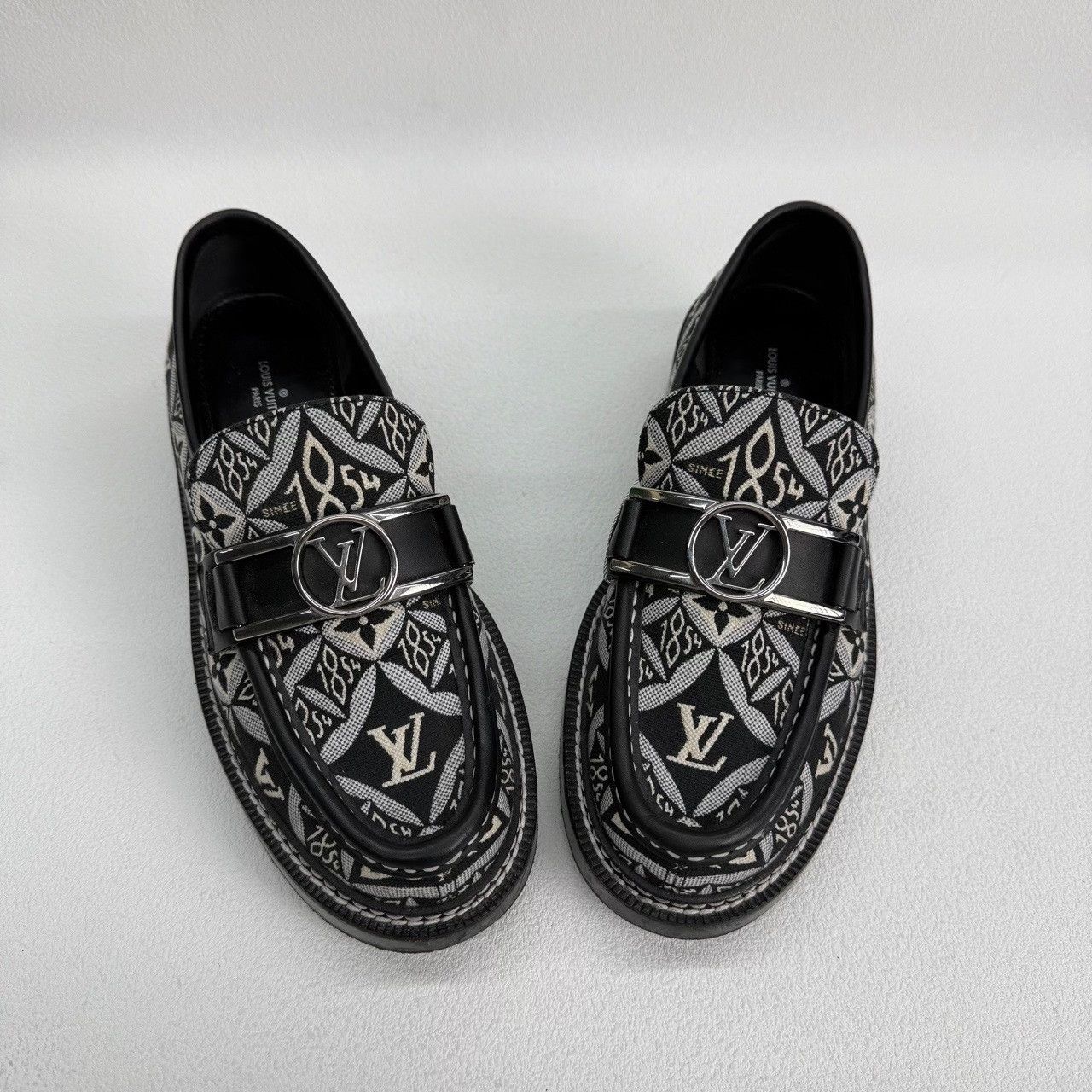 Louis Vuitton Louis Vuitton Casual Black Lowtop Sneakers us_6-5 Women Size US 6.5 / IT 36.5 - 7 Thumbnail