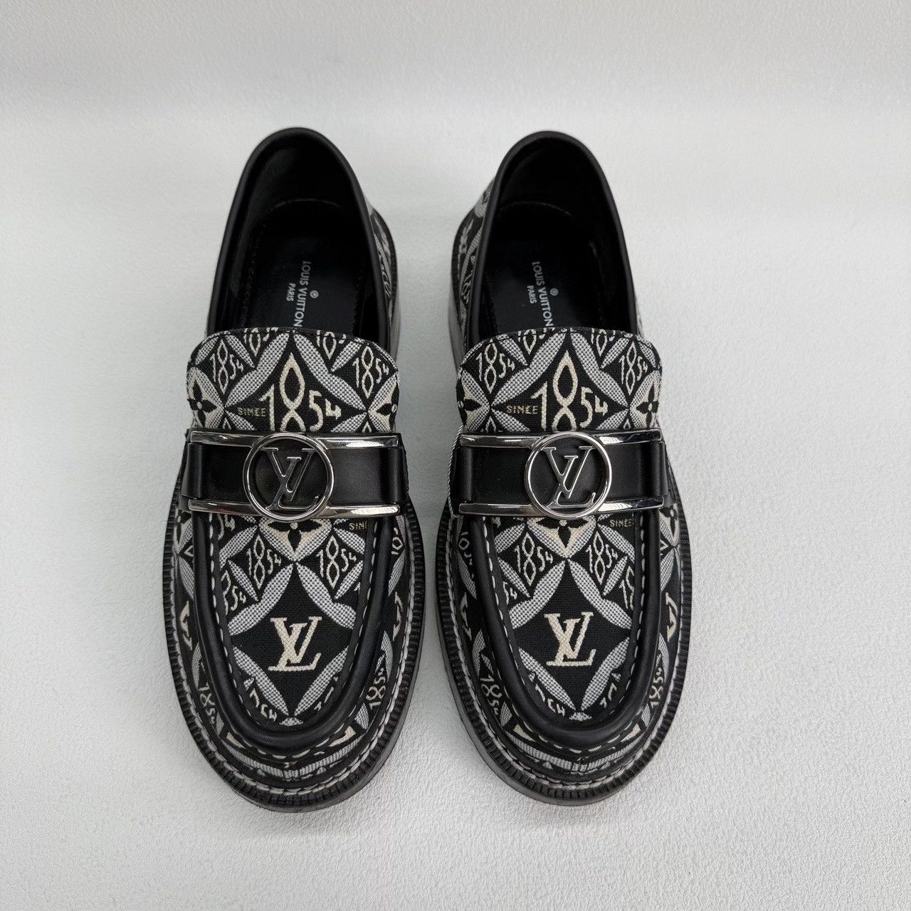 Louis Vuitton Louis Vuitton Casual Black Lowtop Sneakers us_6-5 Women Size US 6.5 / IT 36.5 - 2 Thumbnail