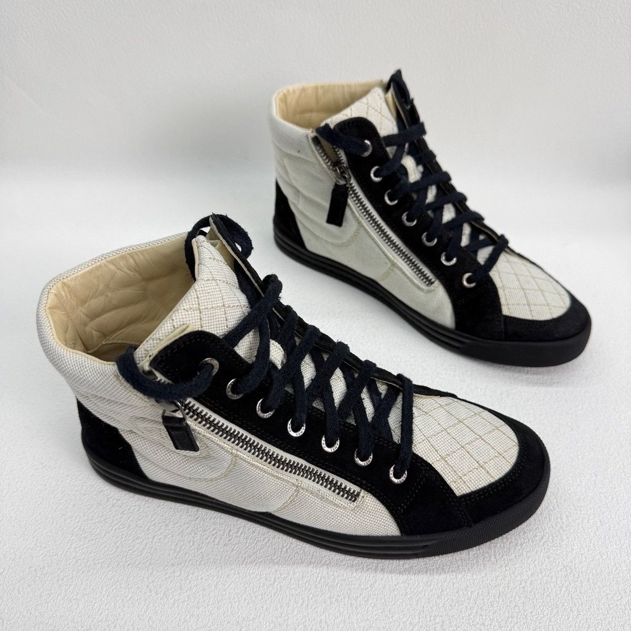 Chanel Chanel Casual Black Lowtop Sneakers us_6-5 Women Size US 6.5 / IT 36.5 - 3 Thumbnail