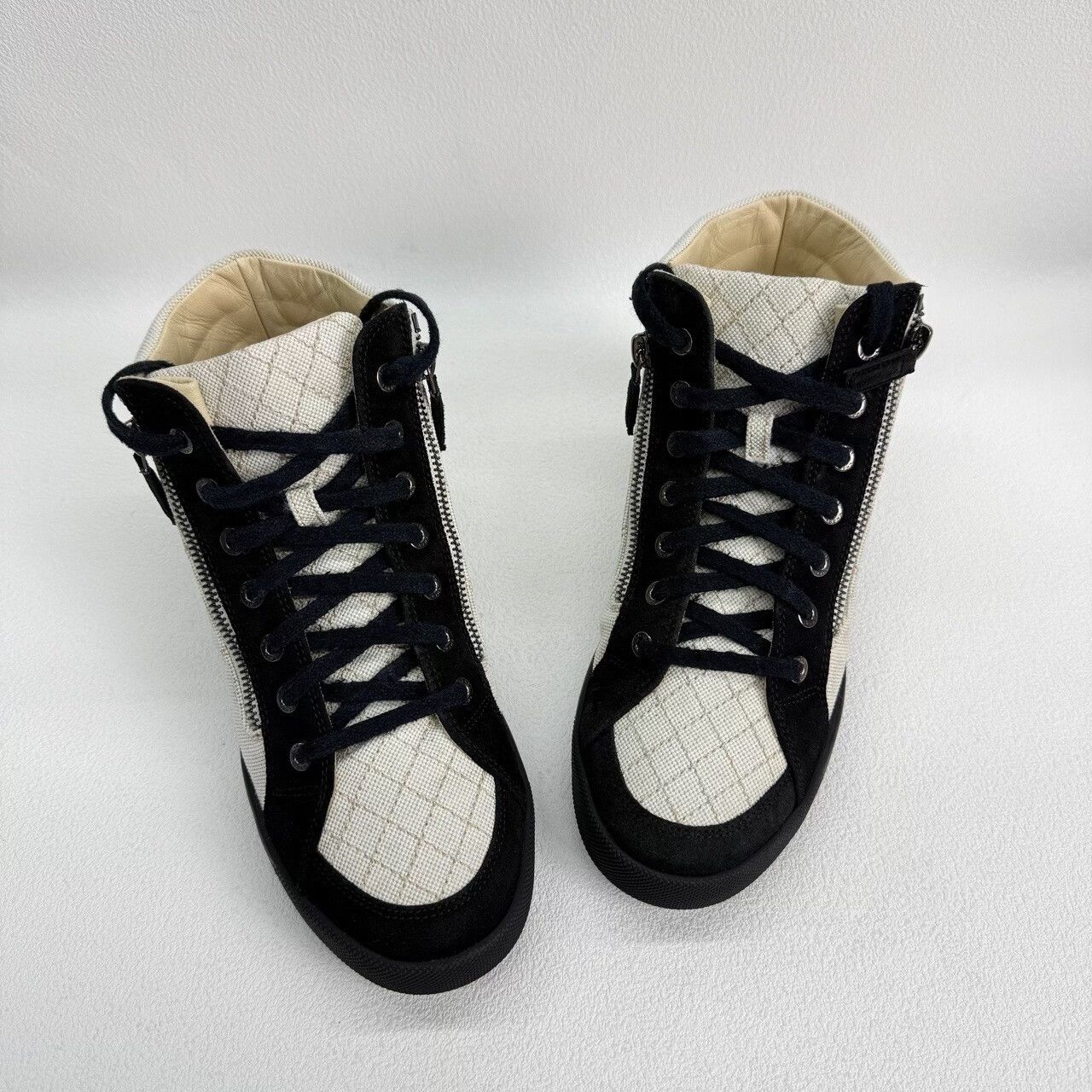 Chanel Chanel Casual Black Lowtop Sneakers us_6-5 Women Size US 6.5 / IT 36.5 - 7 Thumbnail