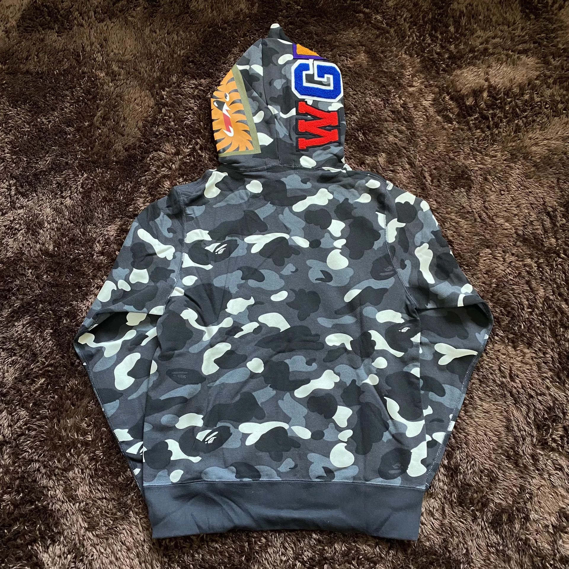 Bape Bape Shark Hoodie m Men Size US M / EU 48-50 / 2 - 4 Thumbnail