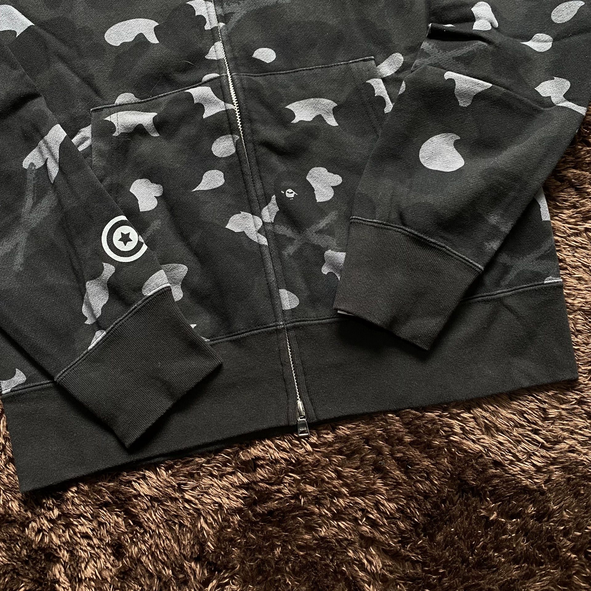 Bape Bape Shark Hoodie m Men Size US M / EU 48-50 / 2 - 3 Thumbnail