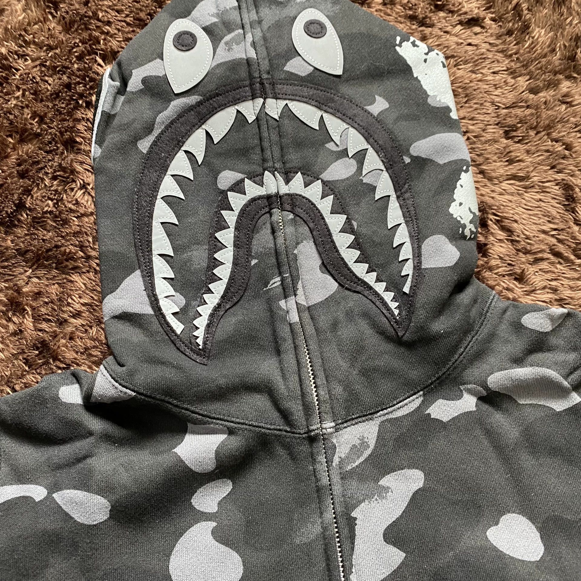 Bape Bape Shark Hoodie m Men Size US M / EU 48-50 / 2 - 2 Thumbnail