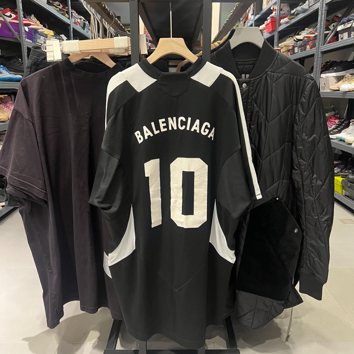 Balenciaga Balenciaga Black T-Shirt s Men Size US S / EU 44-46 / 1 - 2 Thumbnail