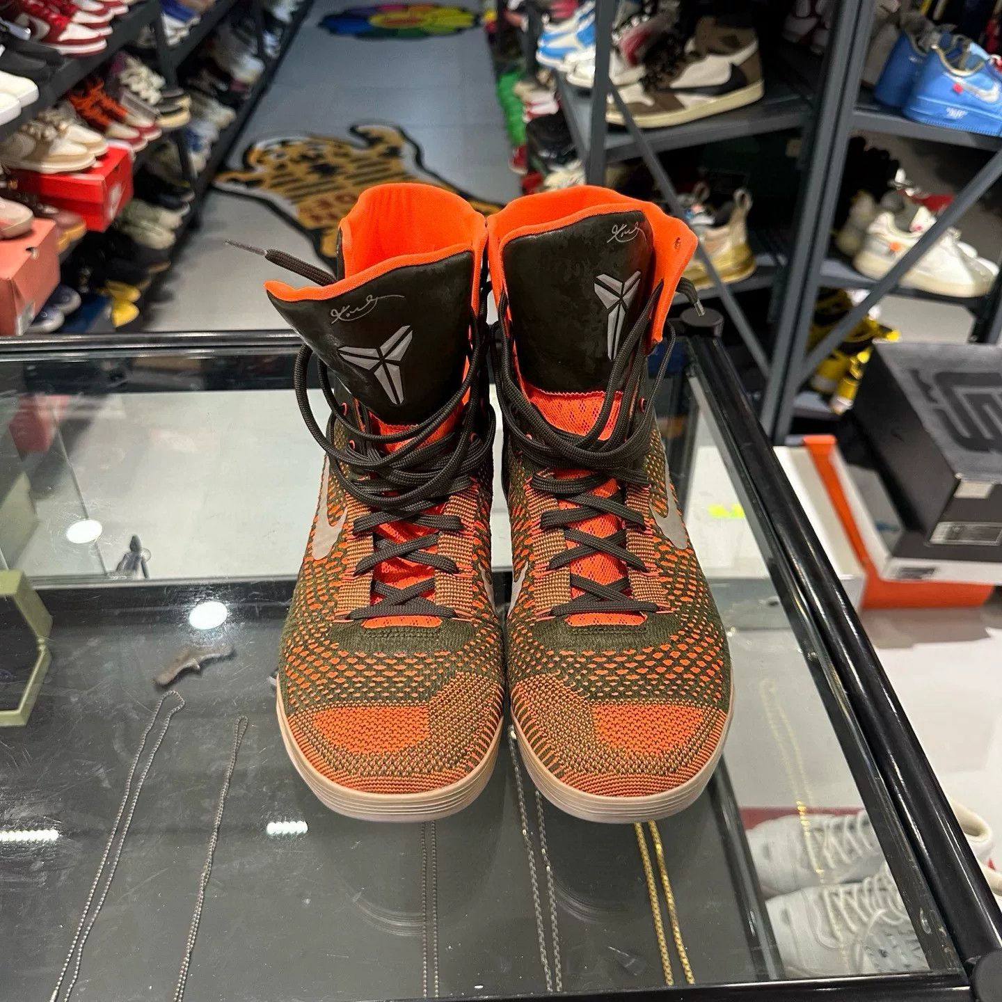 Nike Nike Orange Lowtop Sneakers 12 Men Size US 12 / EU 45 - 2 Thumbnail