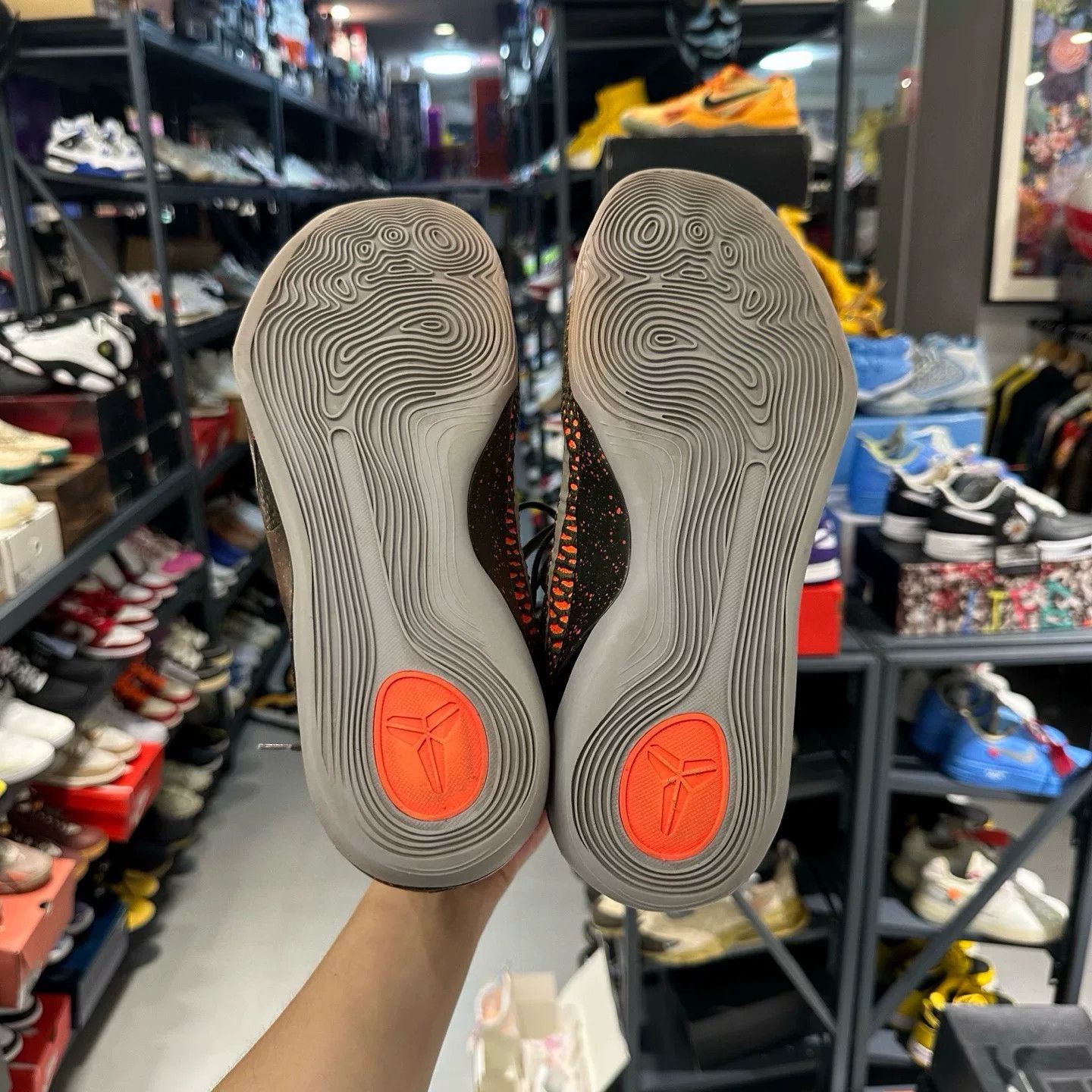 Nike Nike Orange Lowtop Sneakers 12 Men Size US 12 / EU 45 - 4 Thumbnail