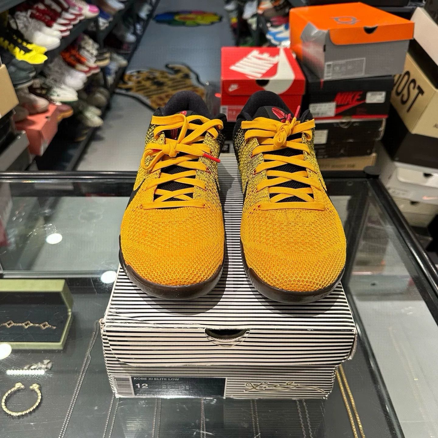 Nike Nike Yellow Lowtop Sneakers 12 Men Size US 12 / EU 45 - 5 Thumbnail