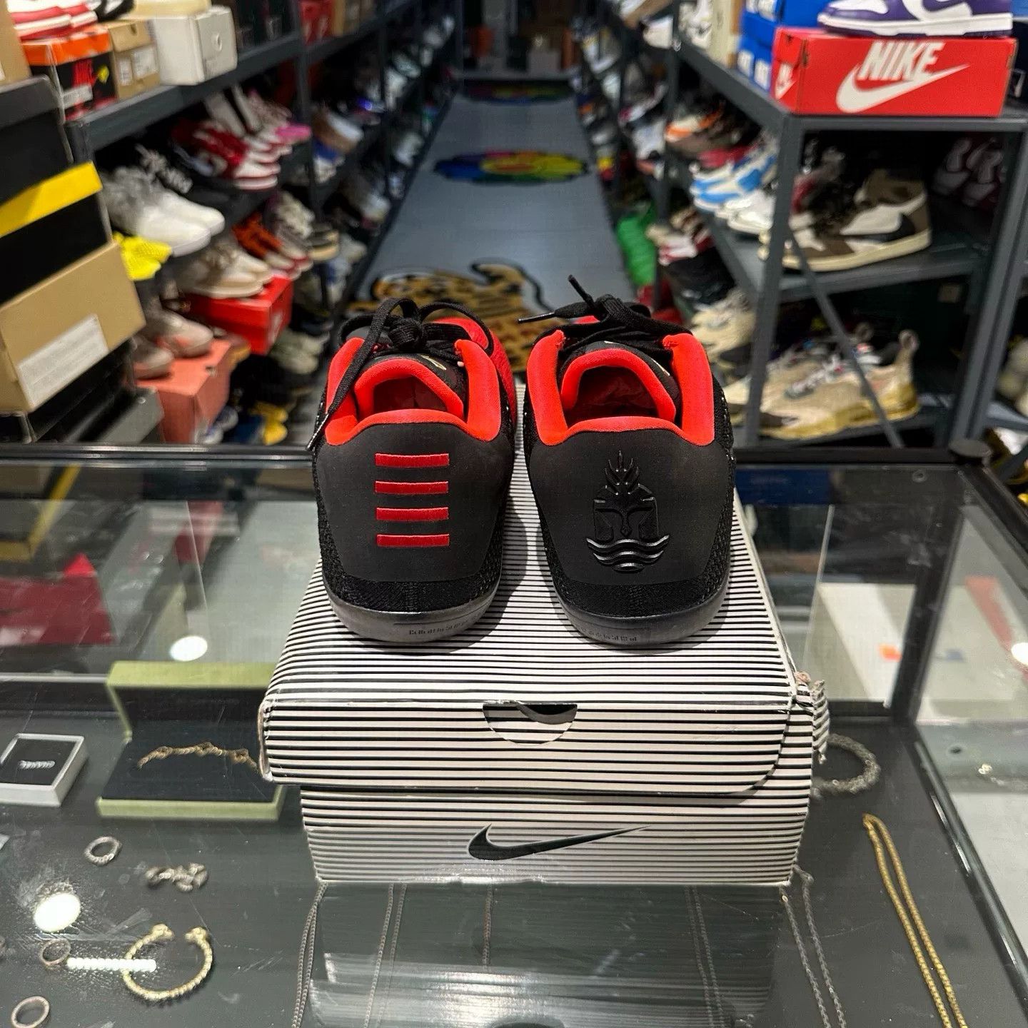 Nike Nike Black Lowtop Sneakers 12 Men Size US 12 / EU 45 - 3 Thumbnail