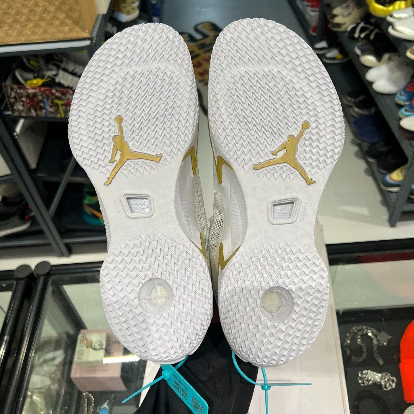 Nike Nike White Lowtop Sneakers 12 Men Size US 12 / EU 45 - 5 Thumbnail