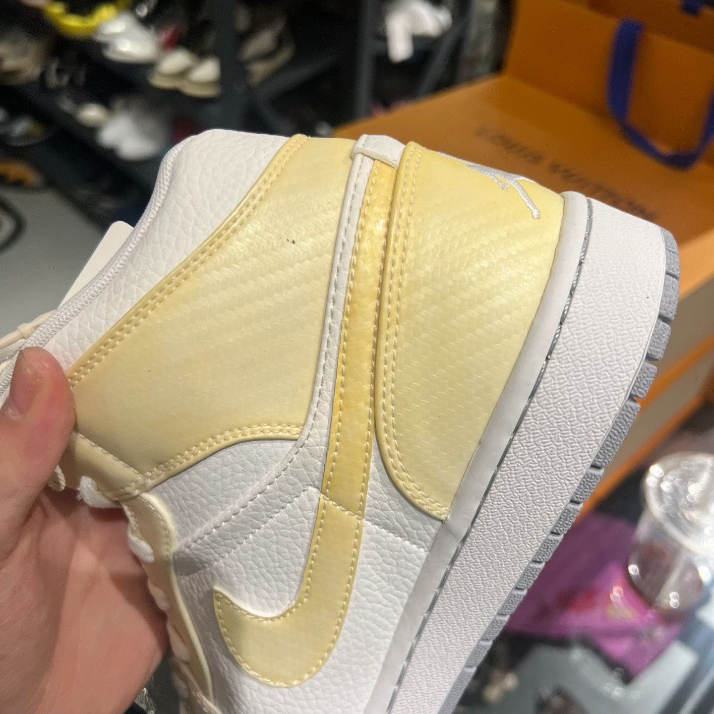 Nike Nike White Lowtop Sneakers 12 Men Size US 12 / EU 45 - 4 Thumbnail