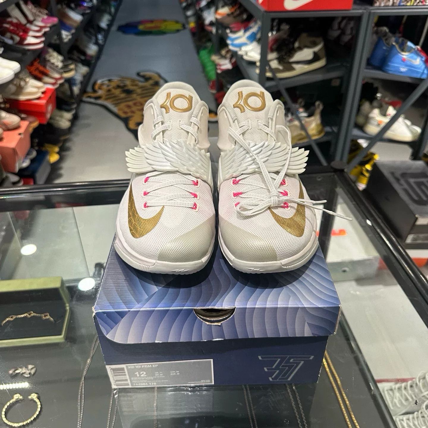 Nike Nike White Lowtop Sneakers 12 Men Size US 12 / EU 45 - 2 Thumbnail