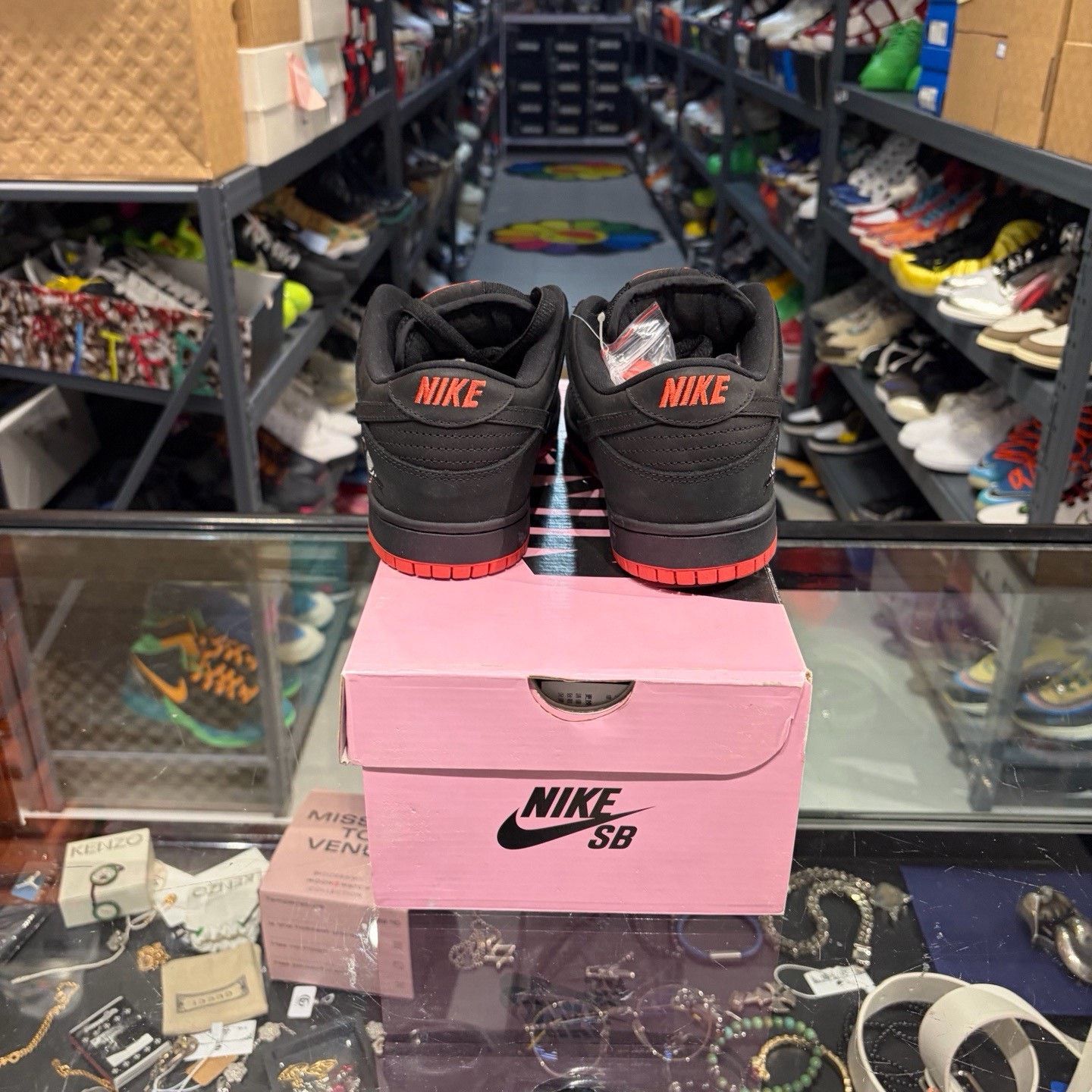 Nike Nike Black Lowtop Sneakers 6.5 Men Size US 6.5 / EU 39-40 - 3 Thumbnail